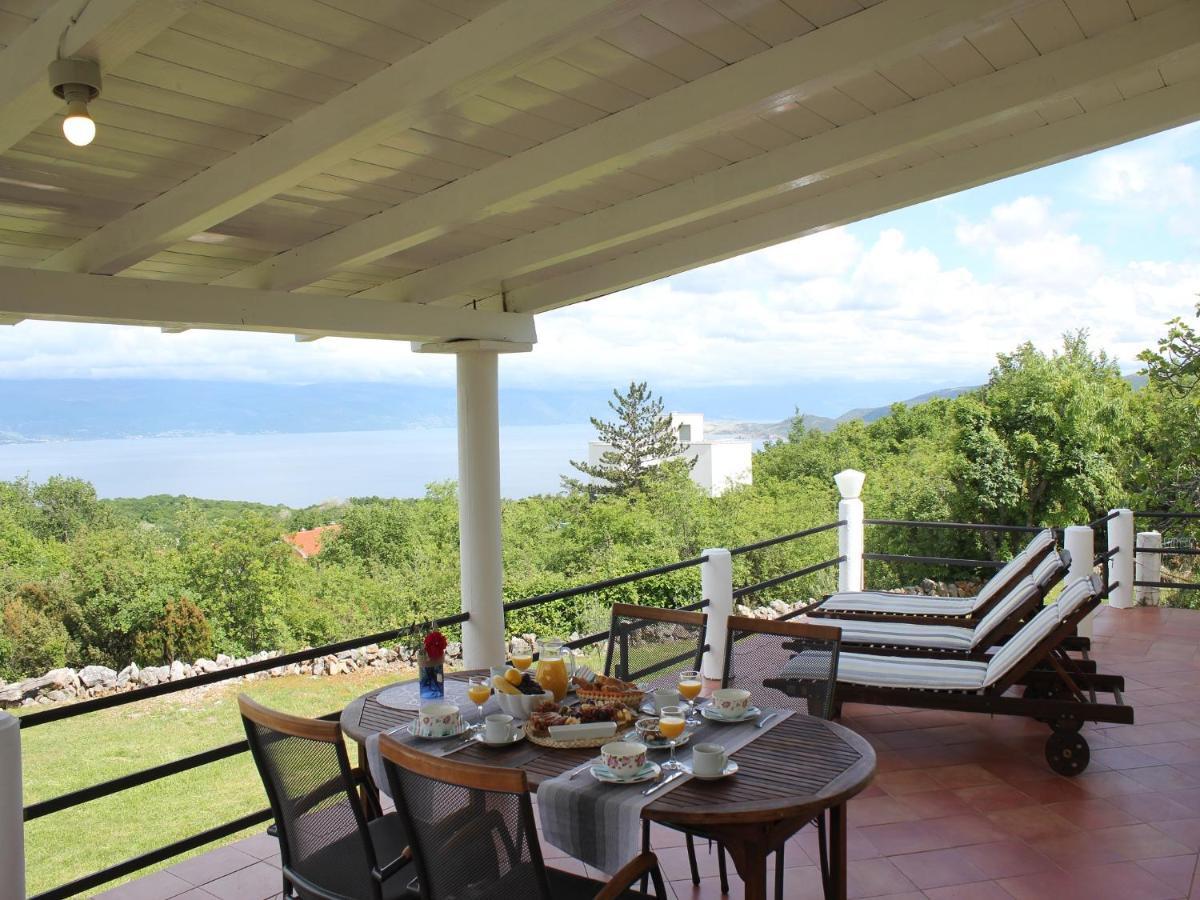 Holiday Home With Sea View Vrbnik Exterior foto