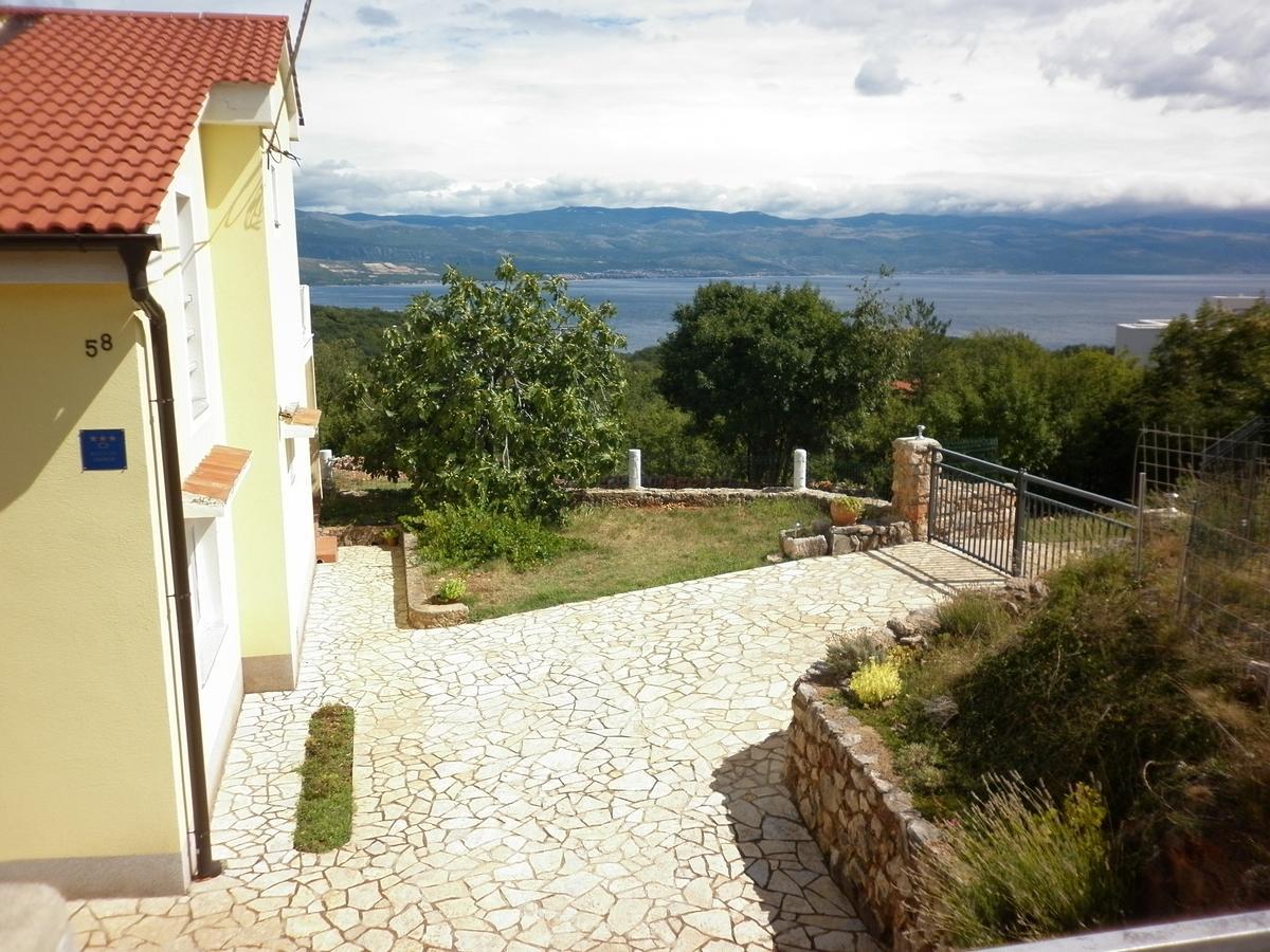 Holiday Home With Sea View Vrbnik Exterior foto